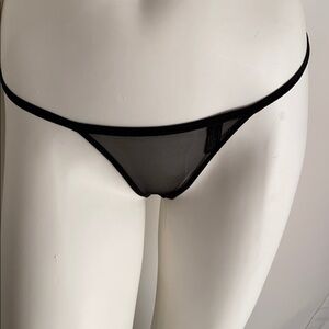 Dereon low rise black thong panty M